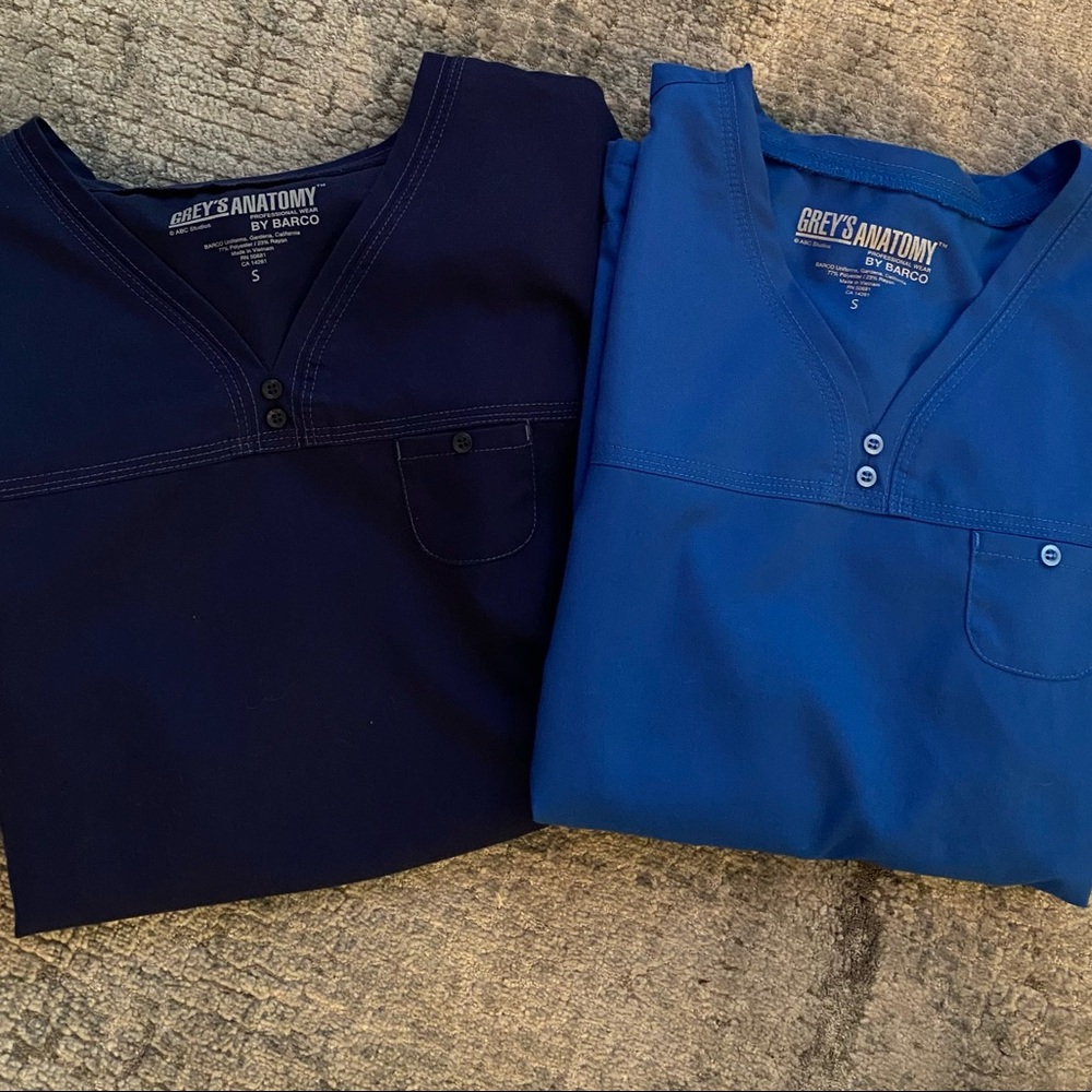 Set of 2 Grey’s Anatomy 3 Pocket V-Neck Scrub Top Bundle